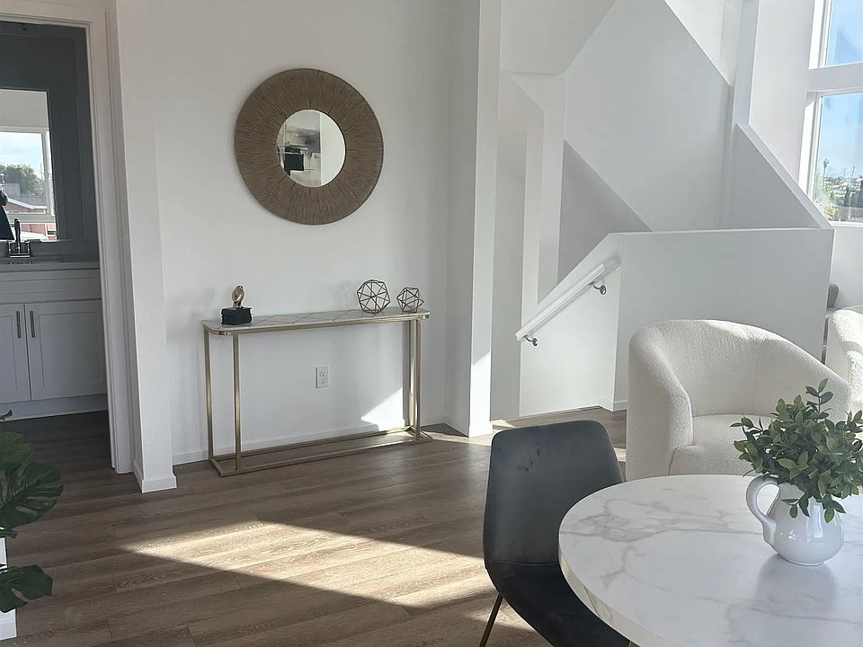 2nd image of 4952 Ocean View Blvd
