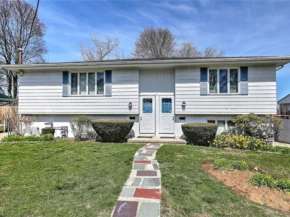 39 Santiago St, Providence, RI 02907