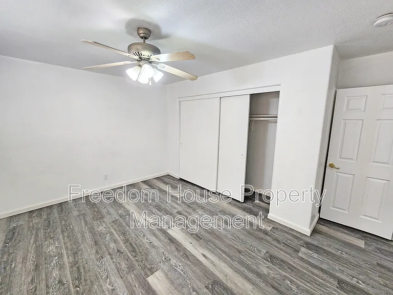 2321 E Calvada Blvd #6 — Photo 9