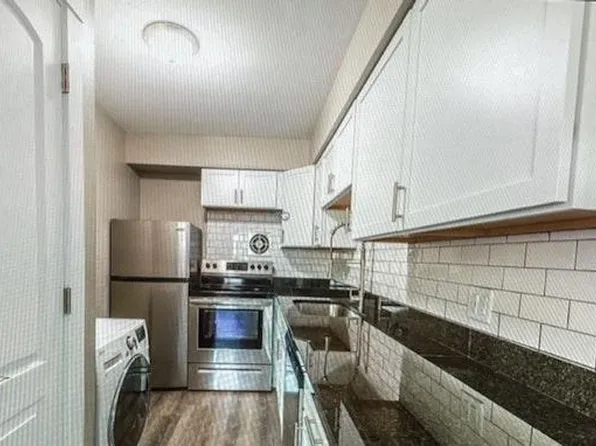 Newly Remodeled 1 Bedroom Apartment, Walk to Campus!, 800 N Grant St #1B-1Ba, Bloomington, IN 47408