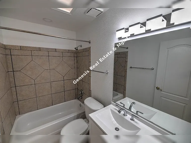 10019 N Roxbury Dr — Photo 4