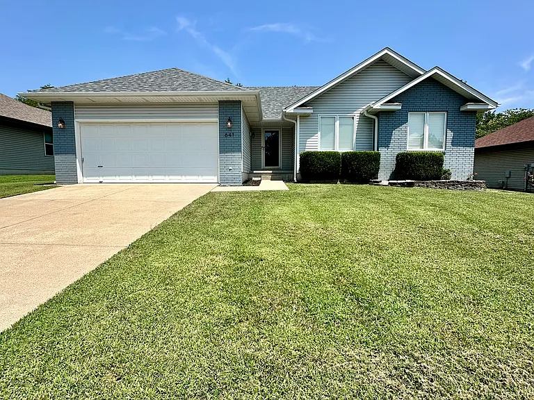 641 W Grayrock Dr — Photo 1