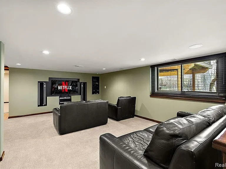 43054 Oxford Ct — Photo 14