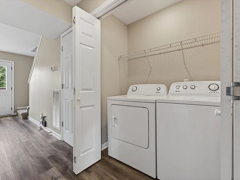 2072 Tynewood Dr — Photo 23