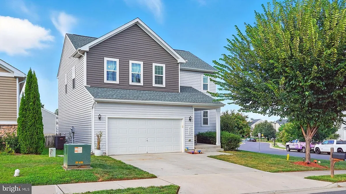 Building Photo - 2156 Chestnut Dr