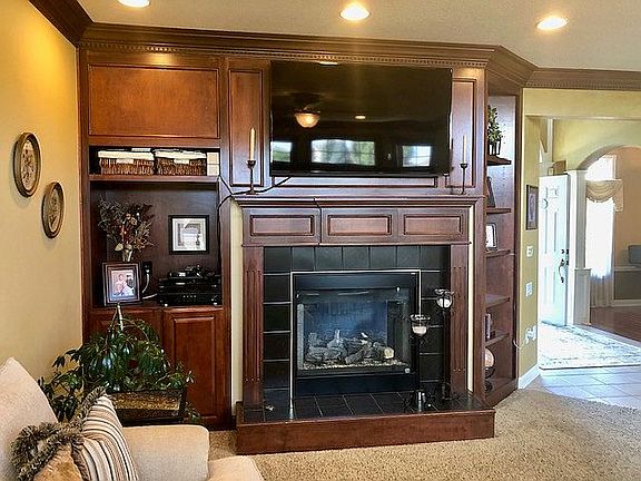 Family Rm 2-Sided Fireplace