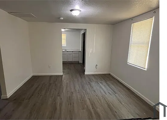 3 bed, $1,200 — Photo 4