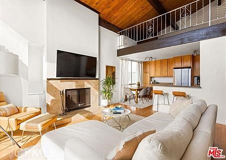 4th image of 31 Spinnaker St APT 15