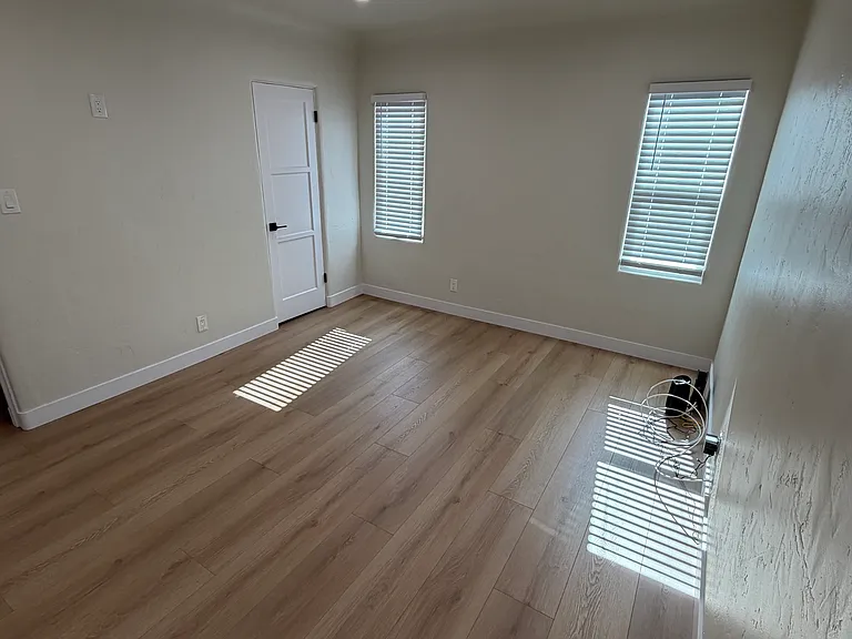 1090 E Verdugo Ave — Photo 18