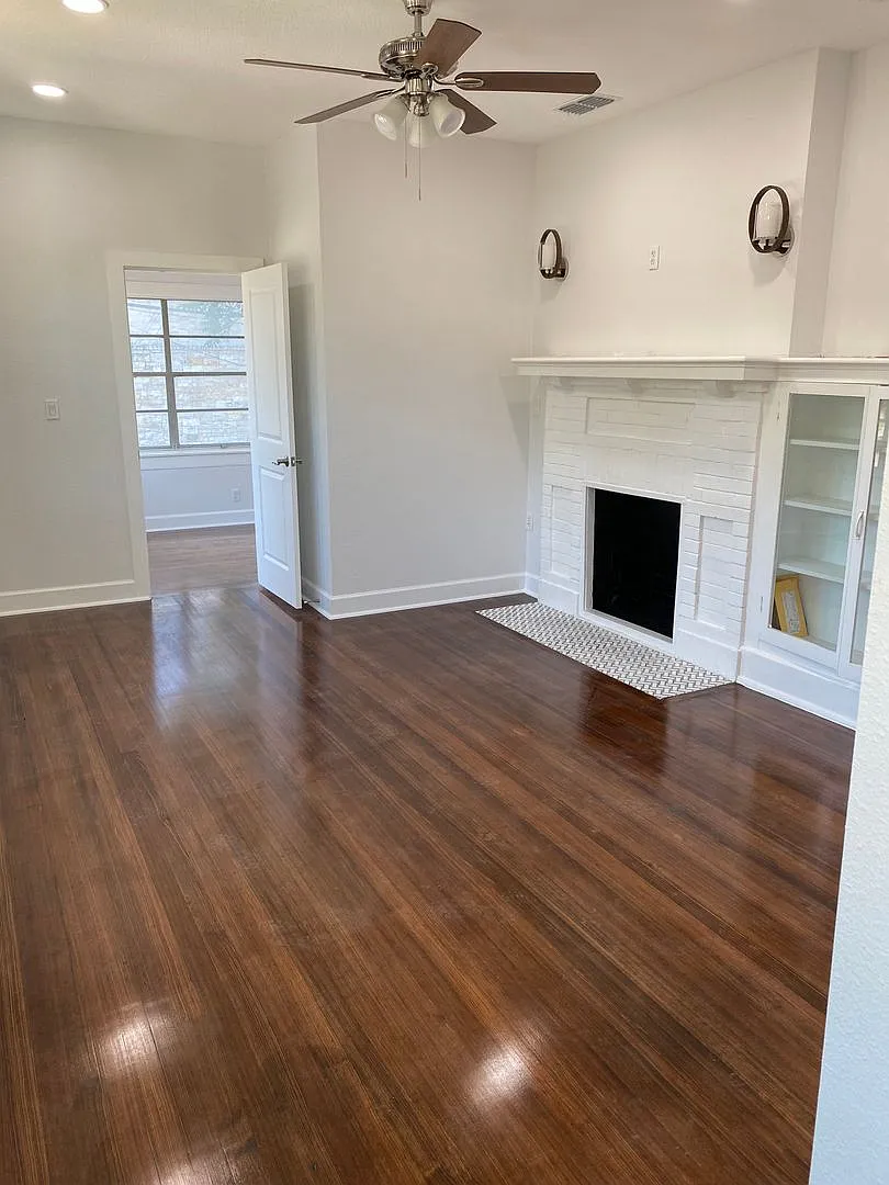 Ut Pre-Lease: 4 Bed / 2 Bath Full Remodel! West Campus Fourplex Unit. Walk To Ut, Entertainment, ... — Photo 2