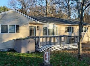29 Oakcrest Ave, Middle Island, NY 11953