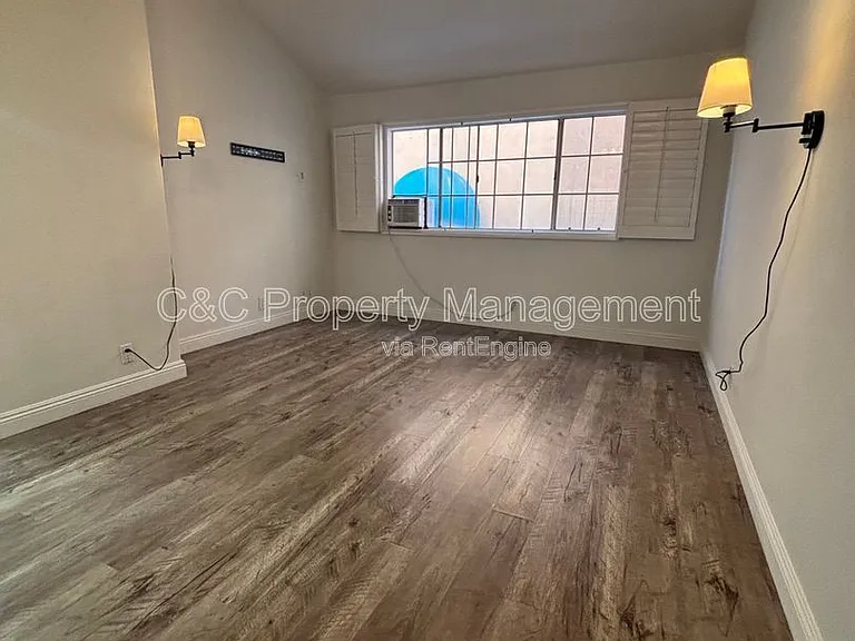 533 W 23rd St #9 — Photo 13