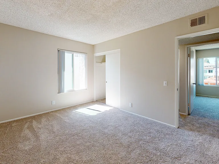 Huntington Vista — Photo 93