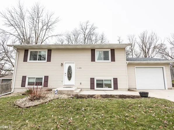 1109 S 9th Pl, Clear Lake, IA 50428