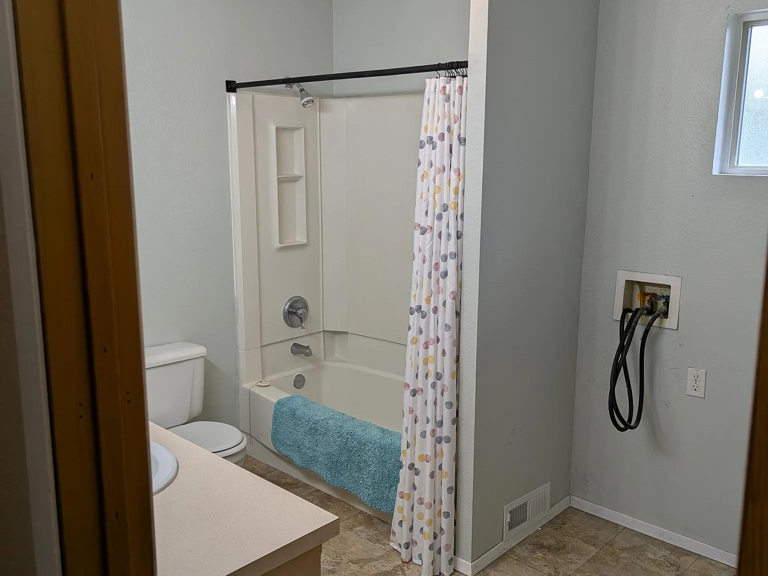 2 bed, 1000 sqft, $1,415 — Photo 3