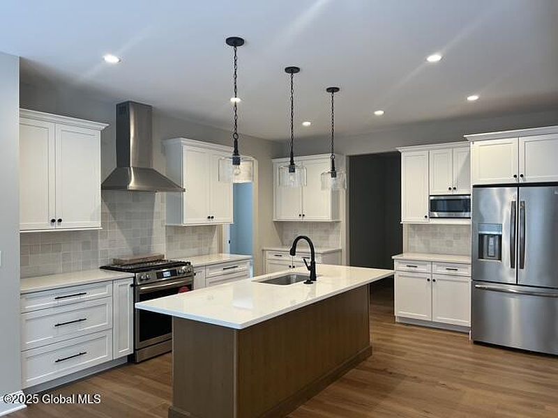 2nd image of 10 Angeles Avenue