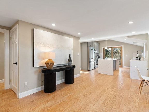 2nd image of 365 Blue Hill Dr