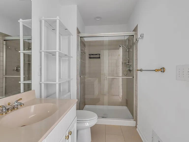 451 Albany Ct — Photo 15