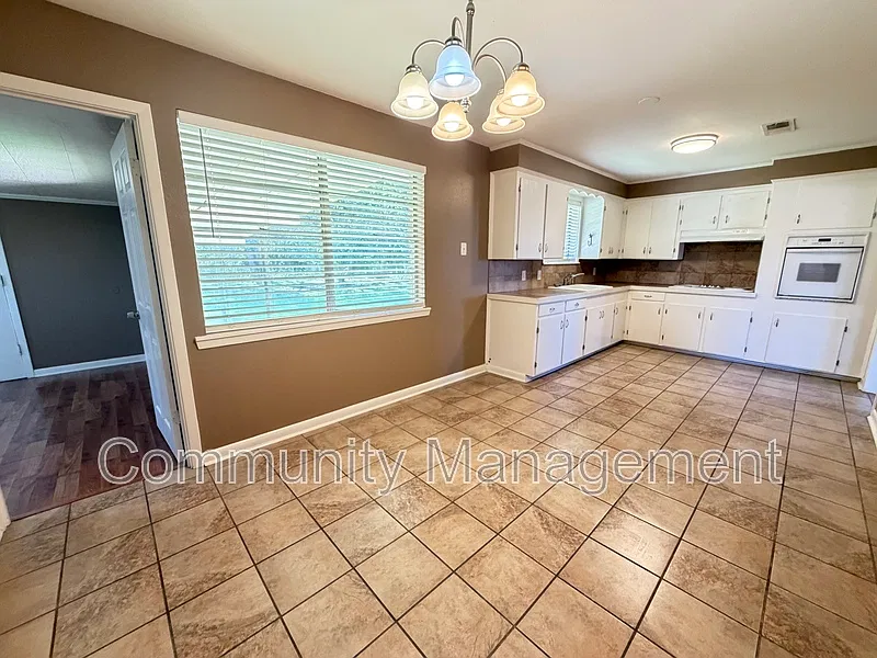 3 bed, 1.5 bath, 1250 sqft, $1,250 — Photo 4