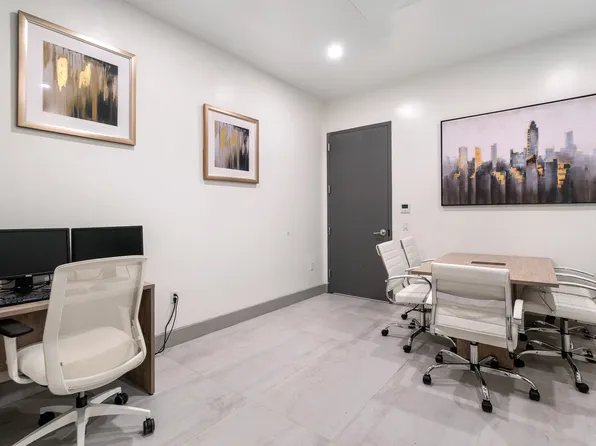 3707 Blackstone Avenue image 30 of 35