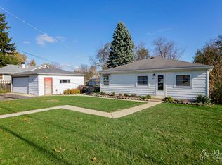 7 N Poplar Ave, Fox Lake, IL 60020