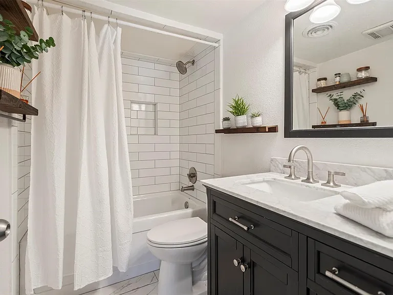 5916 Sandhurst Ln #225 — Photo 21