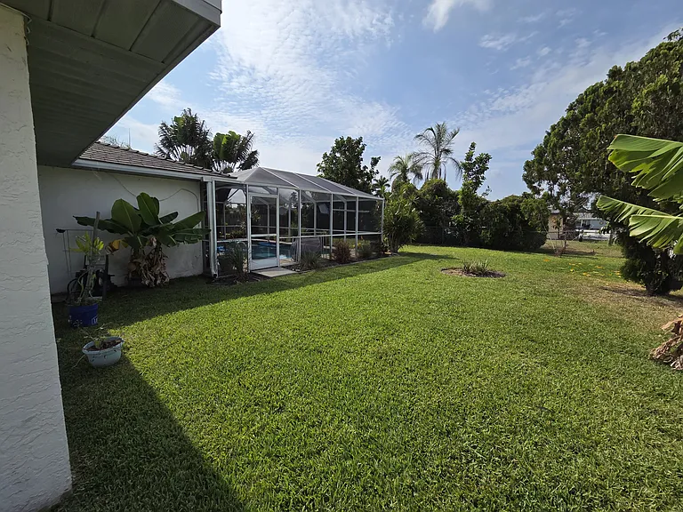 1118 SE 19th Ln — Photo 5