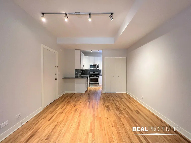 2420 North Kedzie — Photo 5