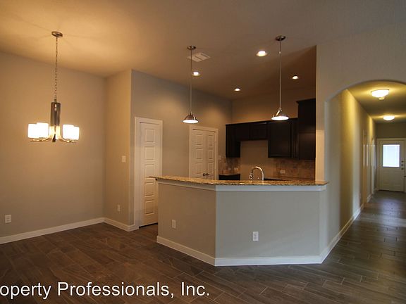 3rd image of 517 Creekside Frst