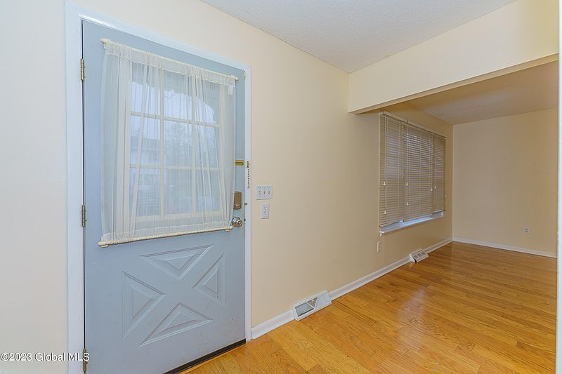 4th image of 11 Mountain Dale Court