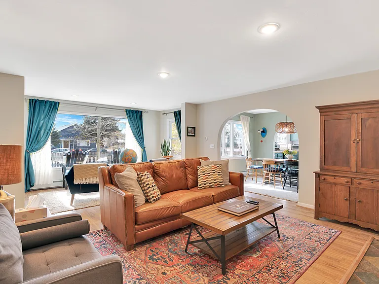 232 W 8th St — Photo 4