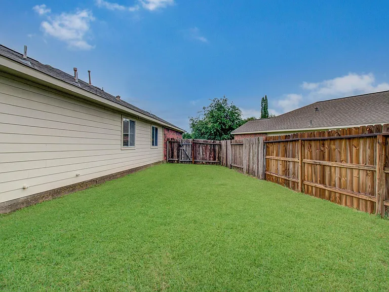 11714 Sweet Willow Ct — Photo 35