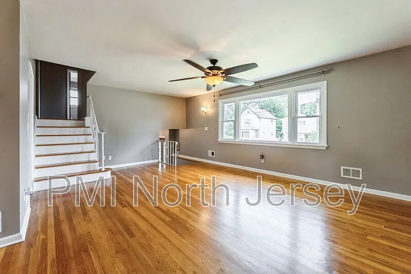 3 bed, 2.0 bath, $4,100 — Photo 3