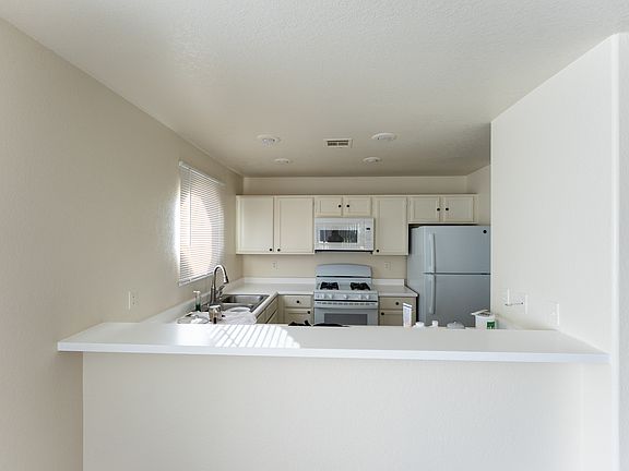 4th image of 5064 S Rainbow Blvd #101-1
