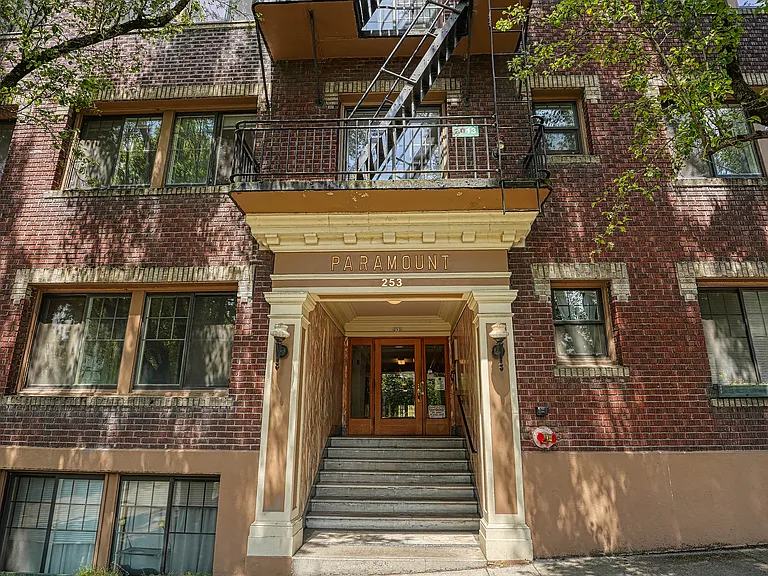 Historic Paramount Apartments — Photo 6