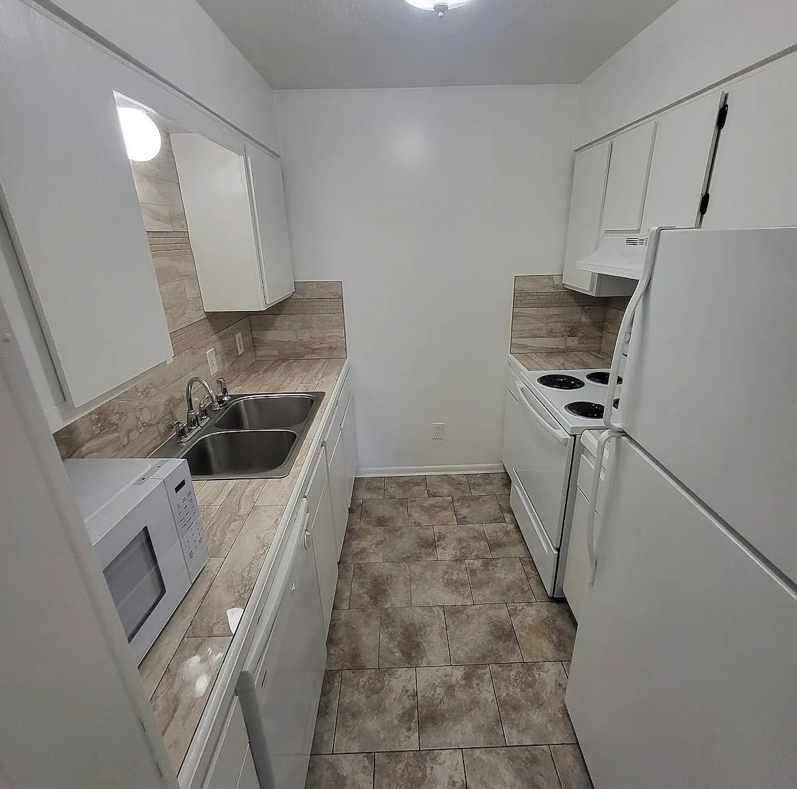 Cassandra Apartments — Photo 3