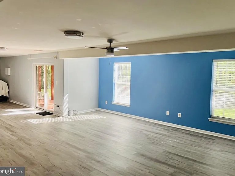 10581 Pineview Rd — Photo 2