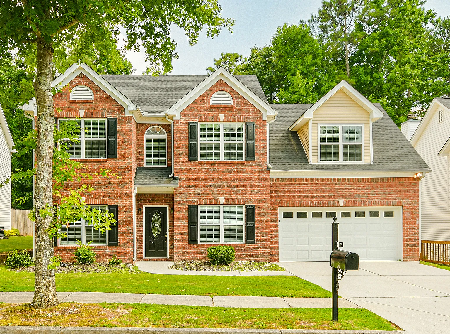 4 bed, 2296 sqft, $2,400 — Photo 1