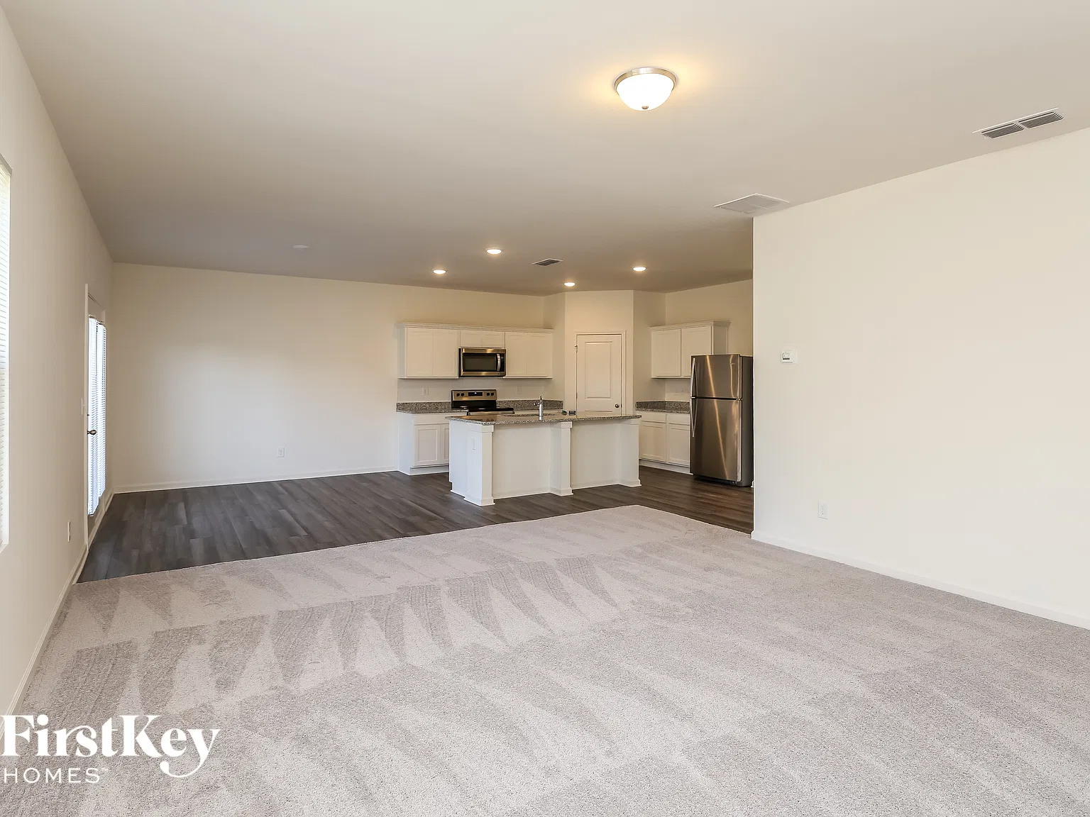 4 bed, 2.5 bath, 2406 sqft, $2,560 — Photo 3