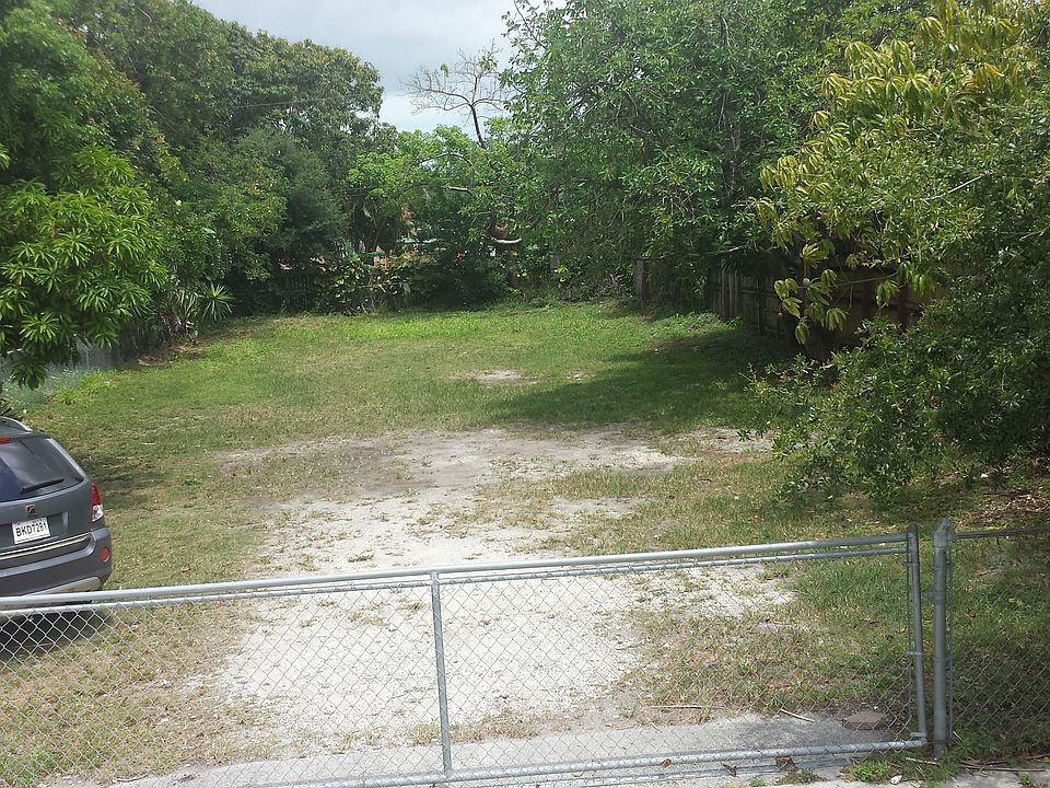 2nd image of 621 SW 44th Ct