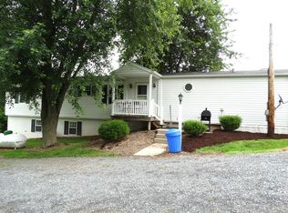 881 Broad St, East Earl, PA 17519