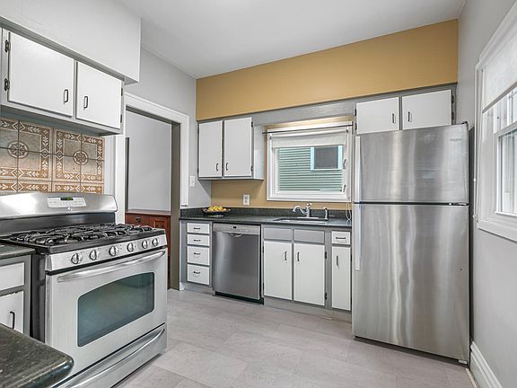 5th image of 2324 S Park St