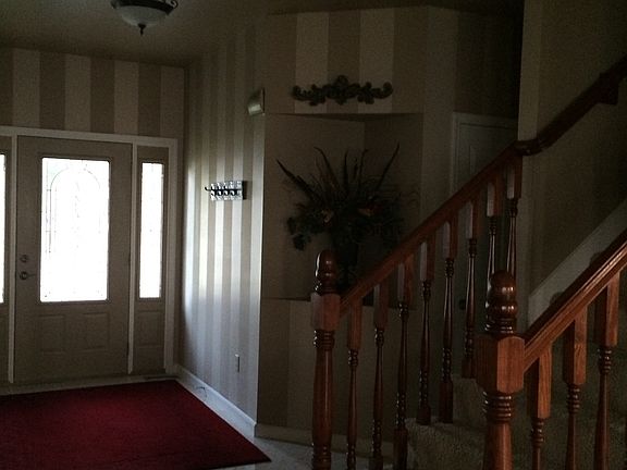 Entry foyer/marble floor