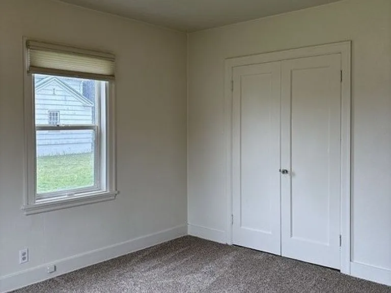 595 E Washington St — Photo 12