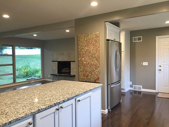 Kitchen w/Kraftmaid cabinets