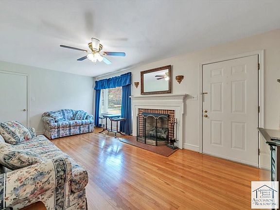 4th image of 166 Summit View Dr
