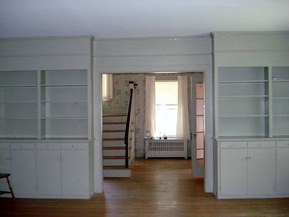 Living Room w/Built-ins