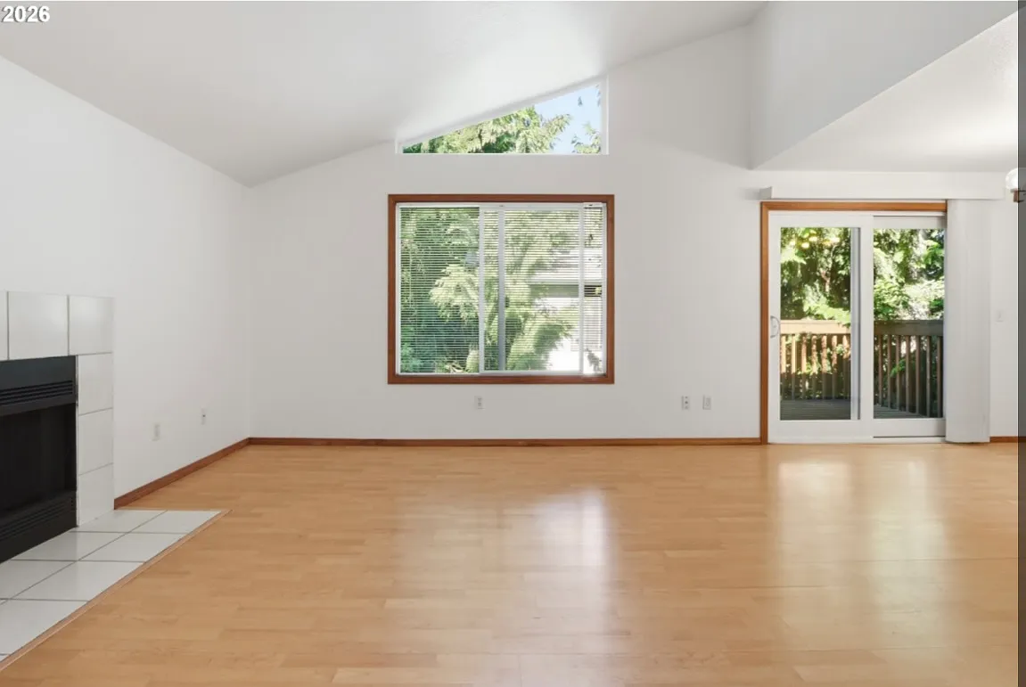 2 bed, 988 sqft, $1,600 — Photo 4