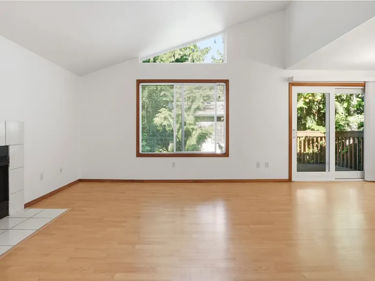 1408 NE 72nd St #2 — Photo 4