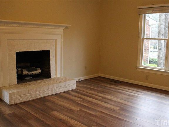 5th image of 110 Strass Ct